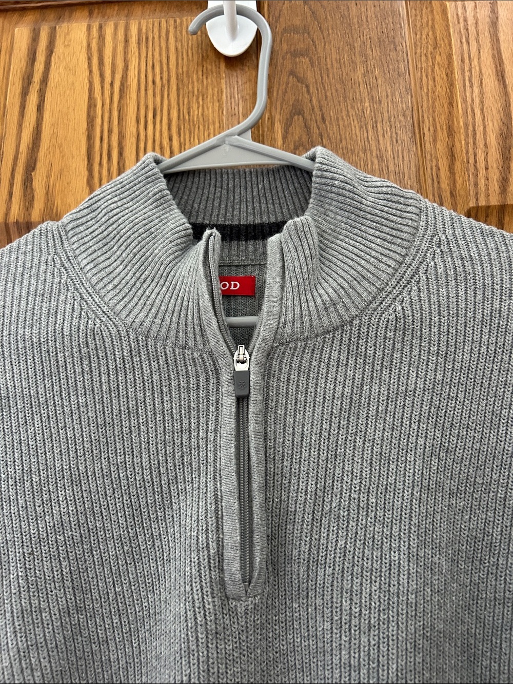 Izod Men's Light Gray Quarter-Zip Ribbed Sweater image 2